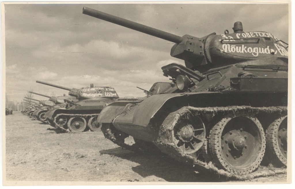 Tank colonn "The Councils for Estonia!" Near Moscow