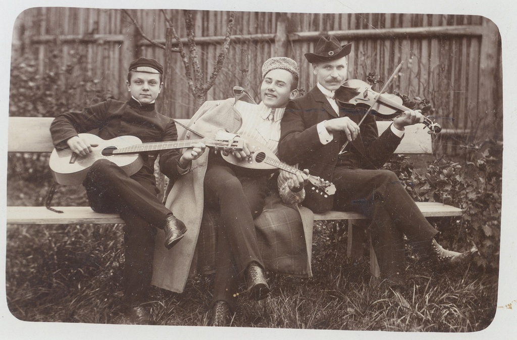 J. Vares-Barbarus (in the middle) during the secondary school year Uncle Karl and Uncle Joh. With Vichmann