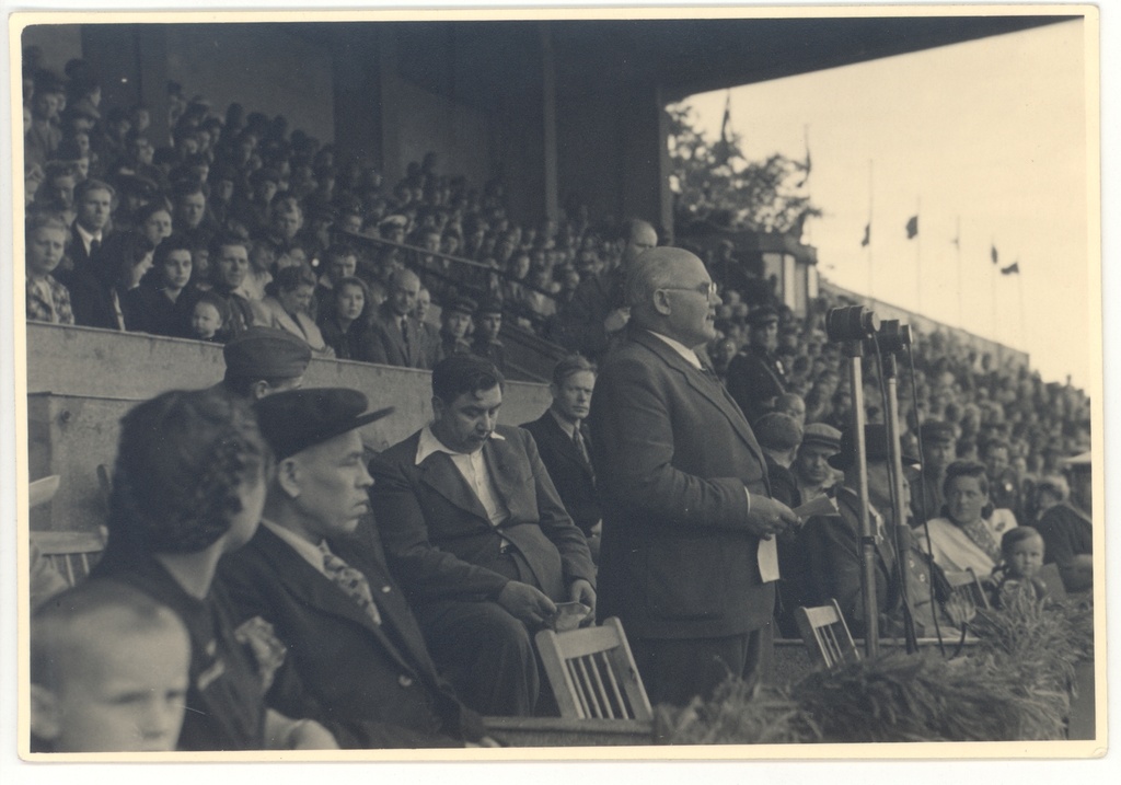J. Vares-Barbarus in Tallinn in 1944