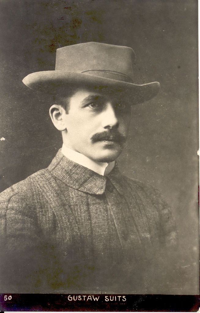 Gustav Suits