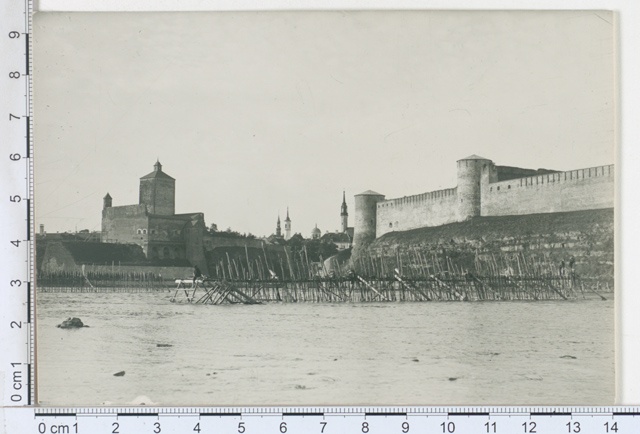 Eye barriers on Narva River, Narva