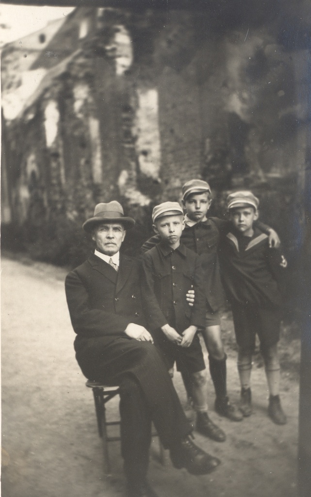 Feed, K. e. Tartu Toomemäe with his little friend Rein Sepa and his school brothers