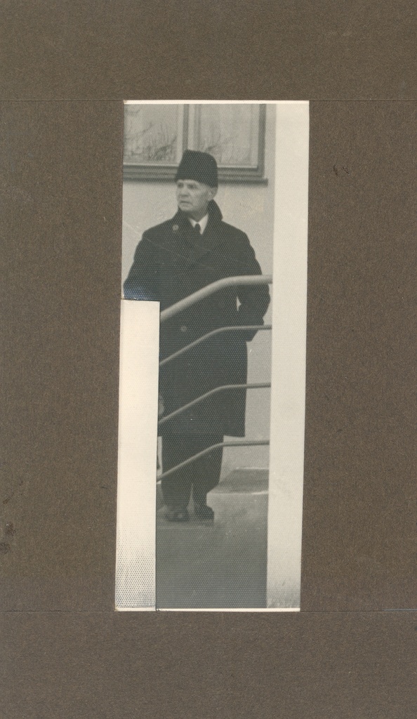 K. e. Sööt on the staircase of Einasto House, 1938