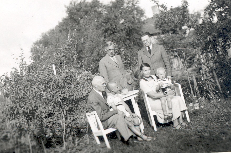 K. e. Food and Dr. J. Fazekas mags. Bernhard Fed Family 17. VII 1939 in Kuressaare