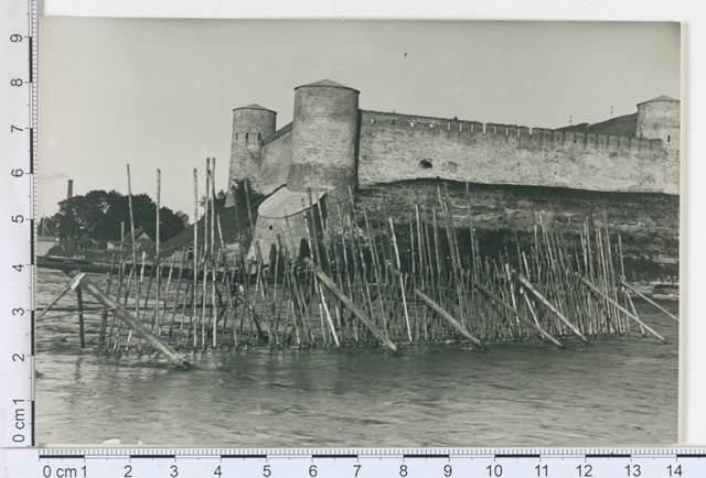 Eye barrier on Narva River, Narva