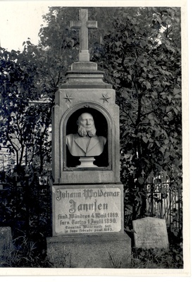 J. V. Jannsen's grave on the Tartu cemetery  duplicate photo