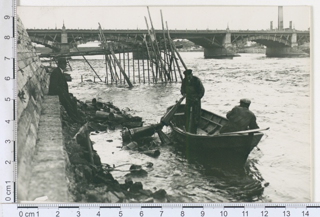 Loop and stitches and stitch bar on Narva River, Narva