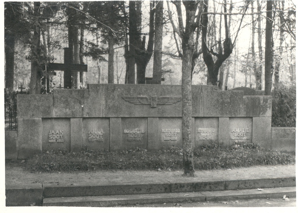 K. e. Sööt's tomb on Tartu cemetery