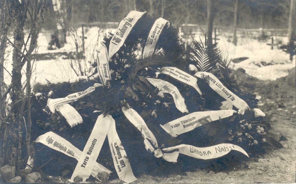 Grave of flowers in Suburg