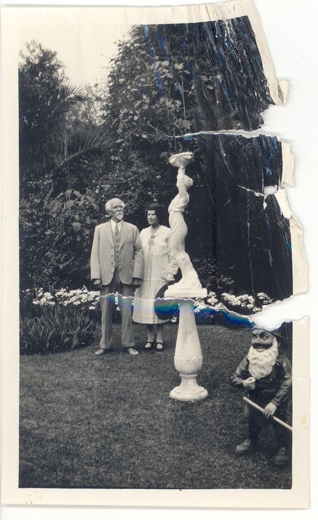Andres and Emmy Saal ended in the garden in Hollywood