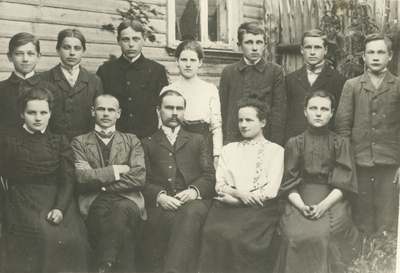 H. Visnapuu group photo as a teacher  duplicate photo