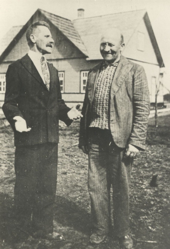 Mart Kiirats (Mats Mõtslane) and Jüri Puusaar in 1938 or 1939.