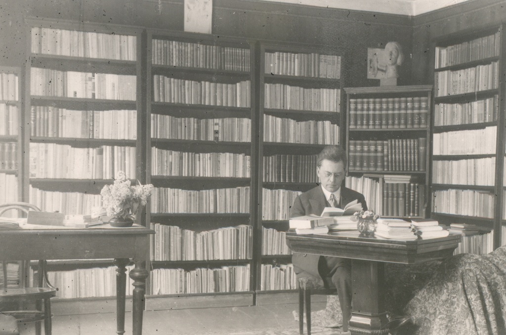 Friedebert Tuglas about 1935.