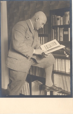 Johannes Vares-Barbarus in Pärnu 1931  duplicate photo