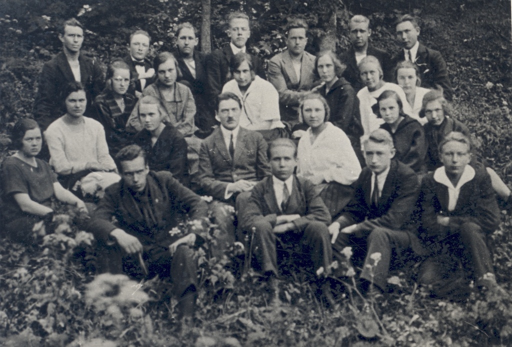 Johannes Aavik with his students in Kuressaare in 1925