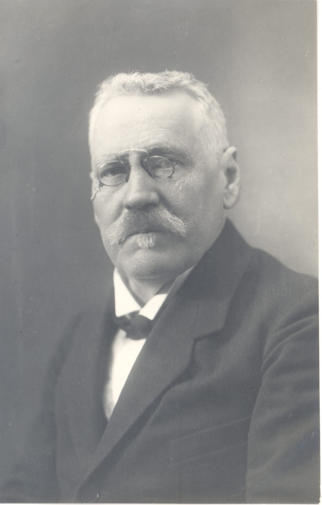 Born Height, Eduard