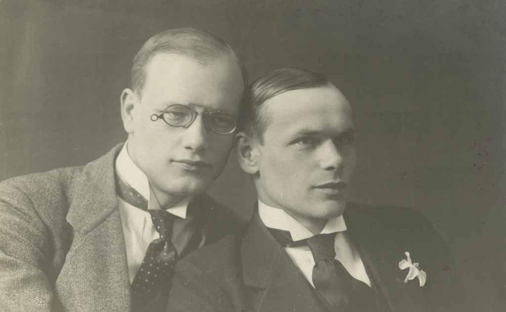 Gailit, August and Henrik Visnapuu
