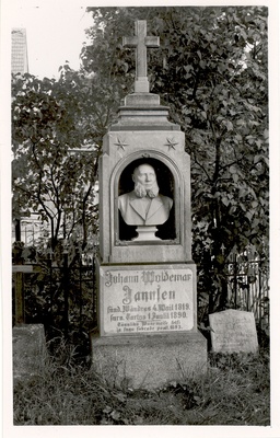 J. V. Jannsen's graveyard at Tartu Maarja's graveyard  duplicate photo