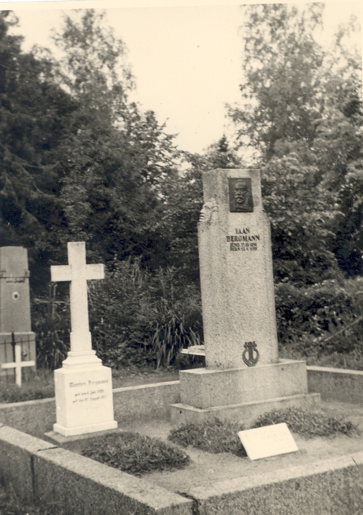 J. Bergmann's graveyard Pass out on the cemetery