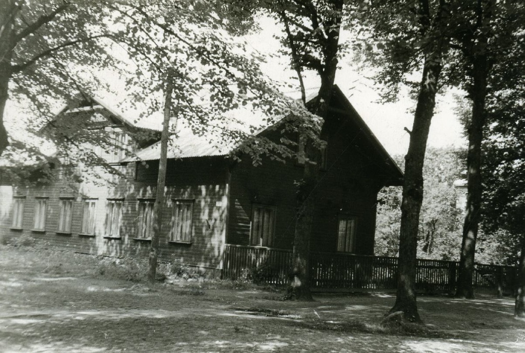 Heiti Talvik's residence in Pärnu, Ringi 13