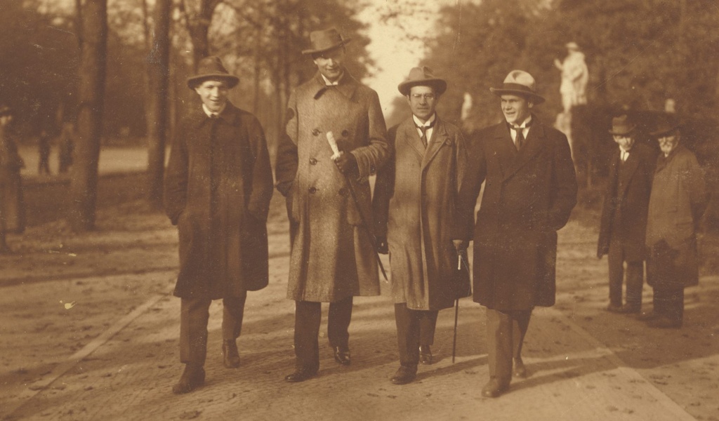 1)Rudolf Paris, 2) August Gailit, 4) Henrik Visnapuu in Berlin