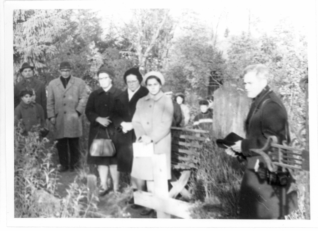 Otto Münther from the opening of the gravestone at the Uudeküla cemetery on October 12. 1969