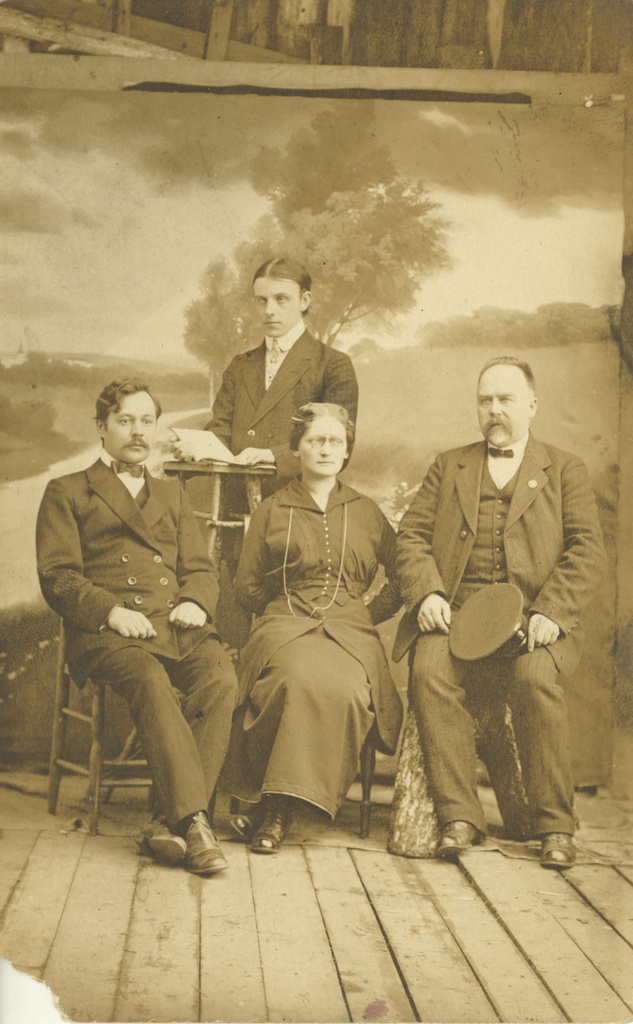 The head of the Russian primary school of the course Aleksei Kussov, teachers Hendrik Adamson, Maria Maurik and unknown