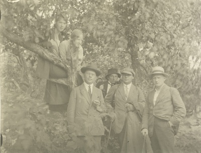 Elo Tuglas, Selma Oinas, Friedebert Tuglas, Karl Rumor-Ast, Aleksander Tassa, Aleksander Oinas 1921.  duplicate photo