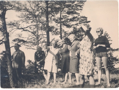 Johannes Semper, Eva Ahonen (Parek), Els Parek, Enda Kallas, Aurora Semper, Lilian Semper and Lagle Parek in 1957. or 1958.  similar photo