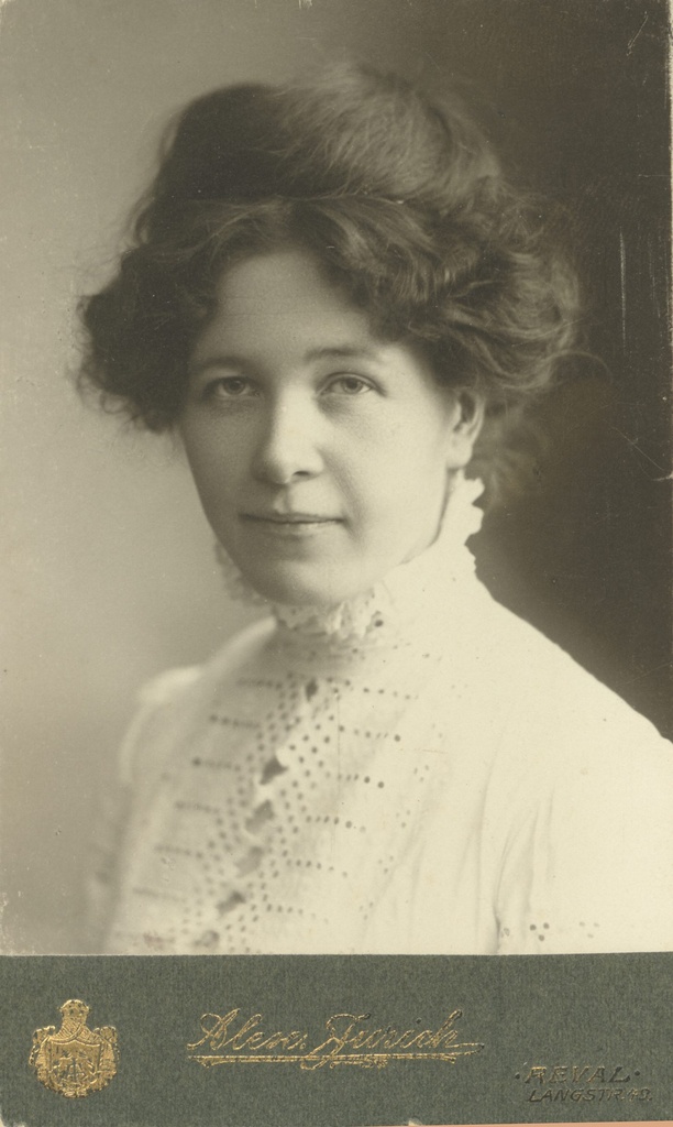 Marie Under u. 1908. a.
