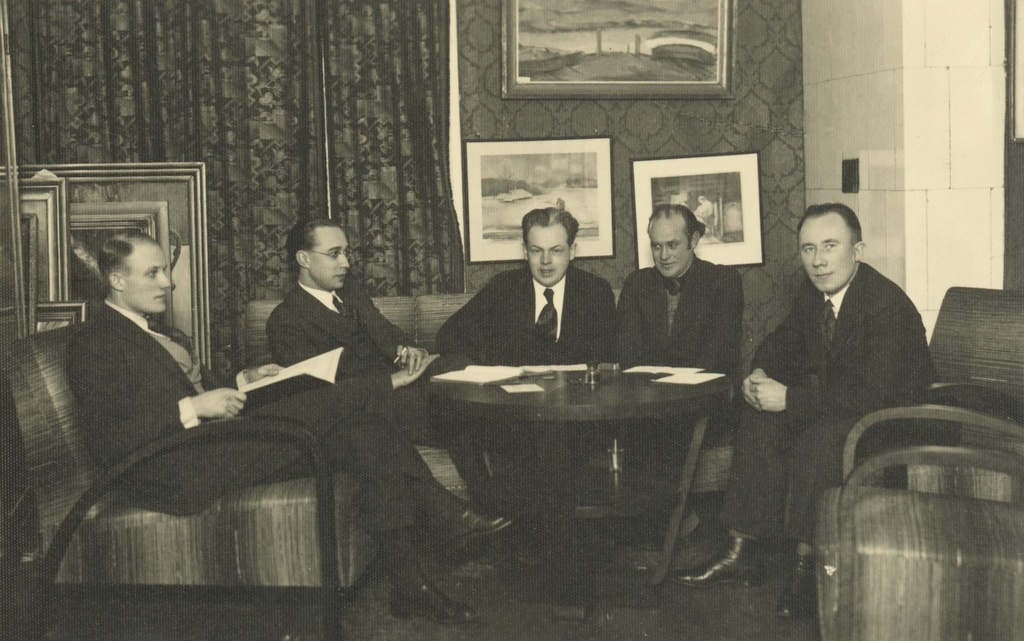 Ed. Sitska, Jaan Kitzberg, Peet Vallak, Kaarli Aluoja, J. Pütsepp conversation ring. Management of Tartu Art Club 1937