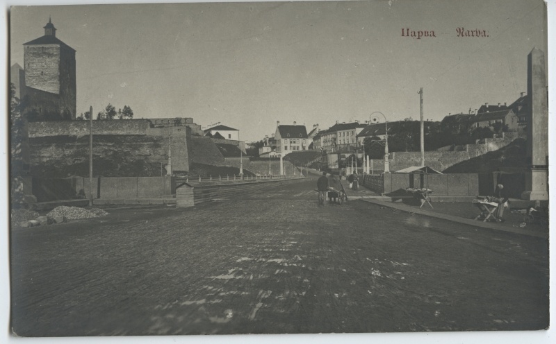 View of the bridge to the city of Narva - in the middle of Hermann Street (Peterburi mnt)