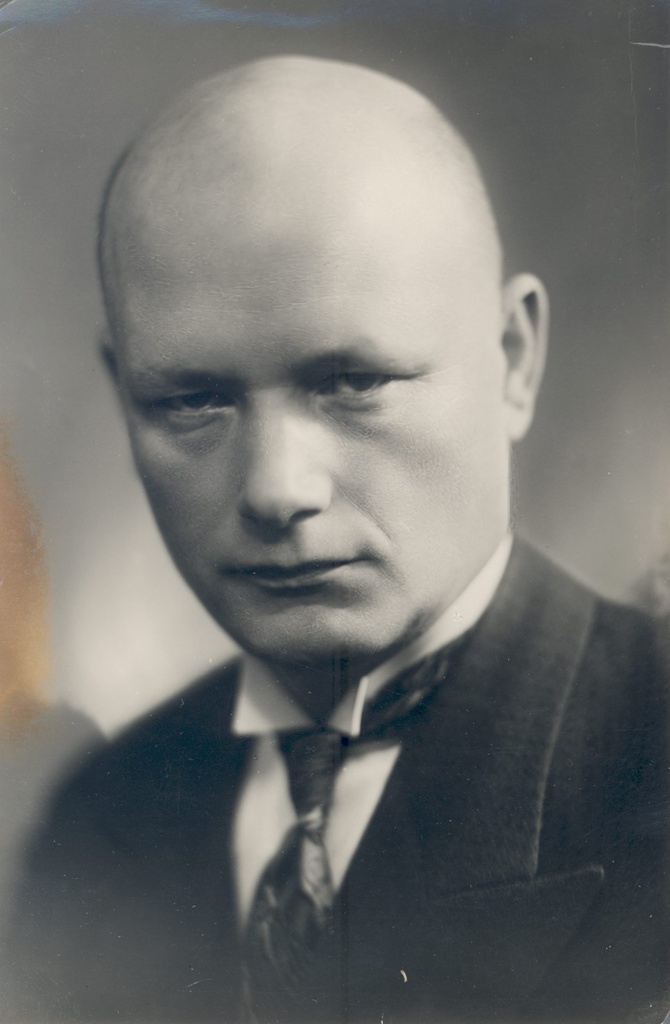 Gailit, August