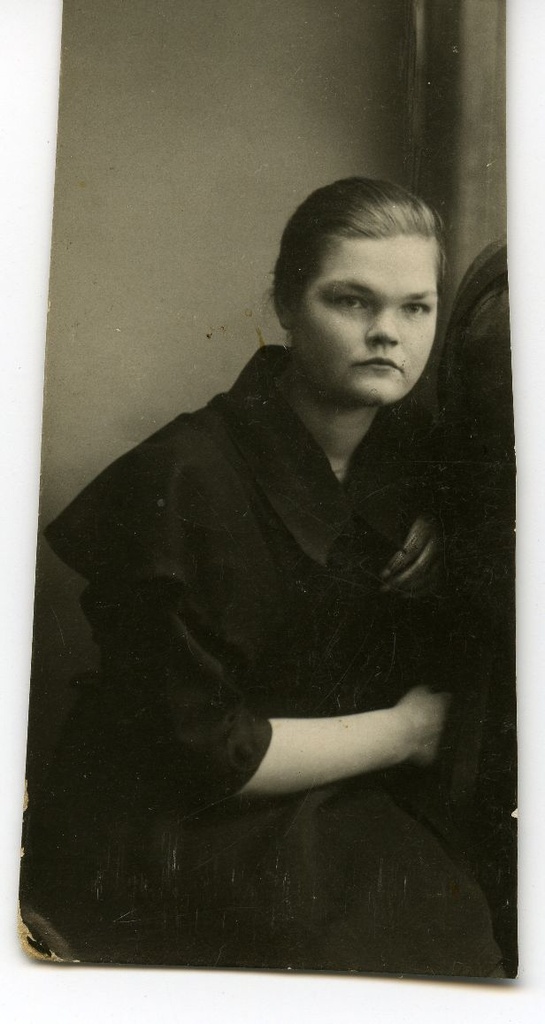 Frieda Dreverk as a student of Lender Gymnasium