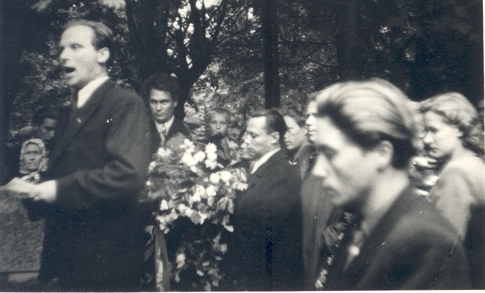 K. e. Feed funeral