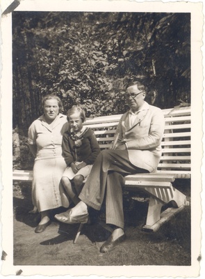 Hugo Iron Sepp with the family  duplicate photo