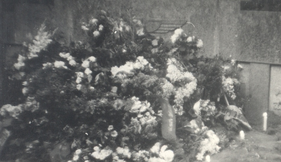 K. e. Feed funeral