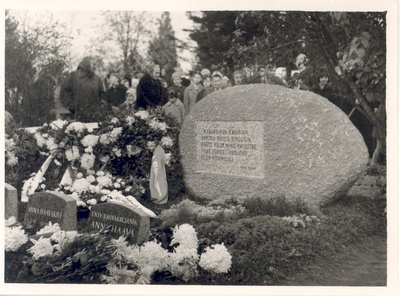 Wound, Anna opening of the memory stone on the cemetery of Tartu Radio.  similar photo