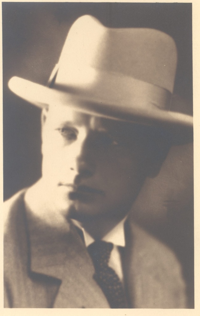 Gailit, August