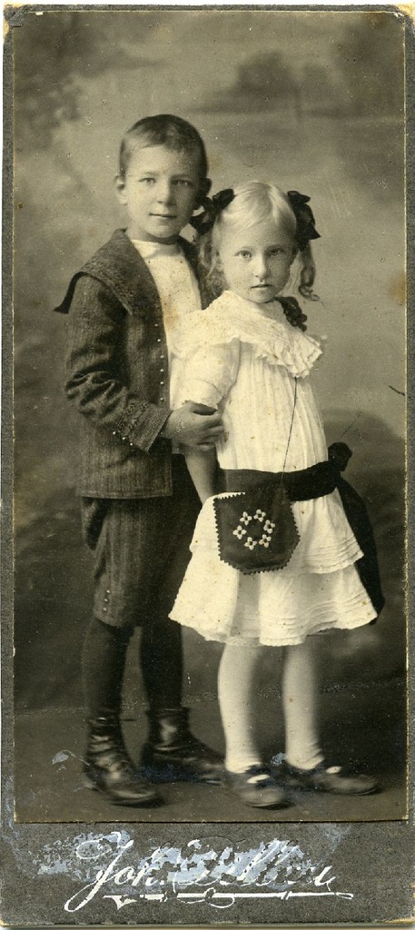 Aleksander Aspel with his sister
