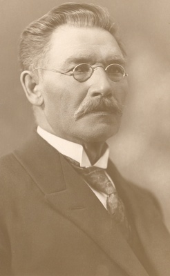Jakob Liiv, writer in 1924  duplicate photo