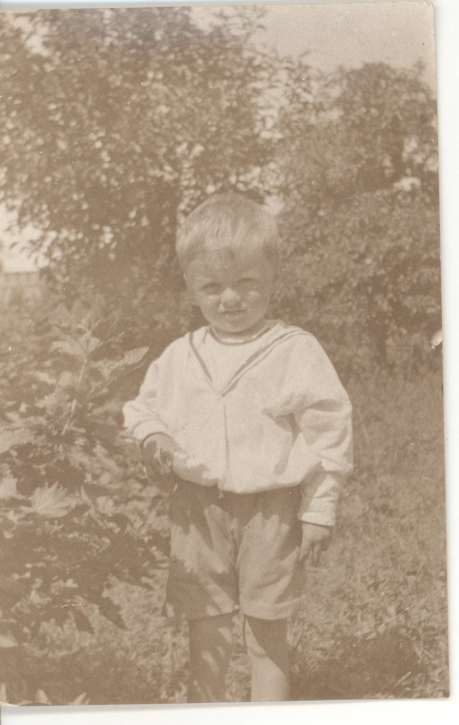 Lepp-Utuste, son of Maarda Reljo as a child of the Utuste in the Sangaste Manor Crop Garden