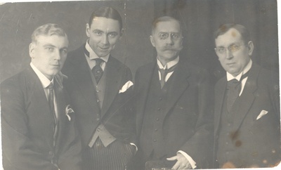 Vilde, Eduard "Estonia" with characters of the theatre, approx. 1918, a. Lauter, a. Sällik, K. Jungholz  duplicate photo
