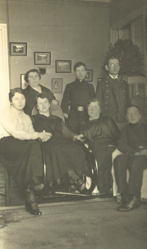 August Alle, Regina Sztrall and others in Saraatov