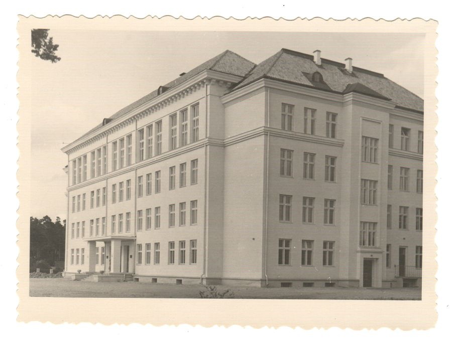 Elva Koolimaja Tartu mnt. 3