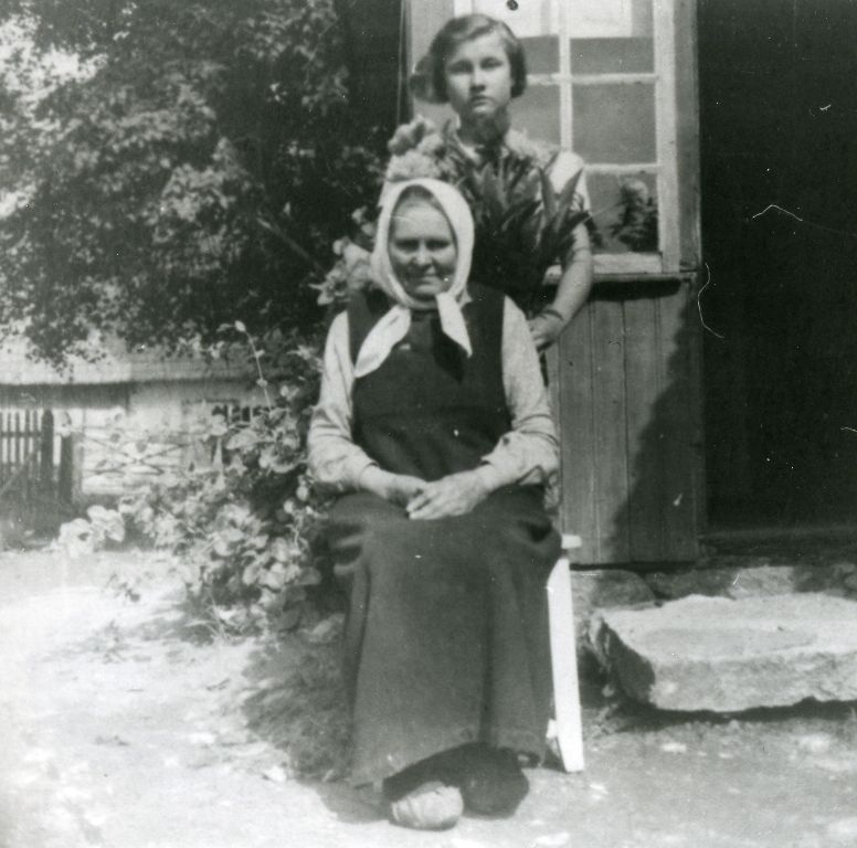 Uku Masingu's mother and [profit sister Agnes] [1945]