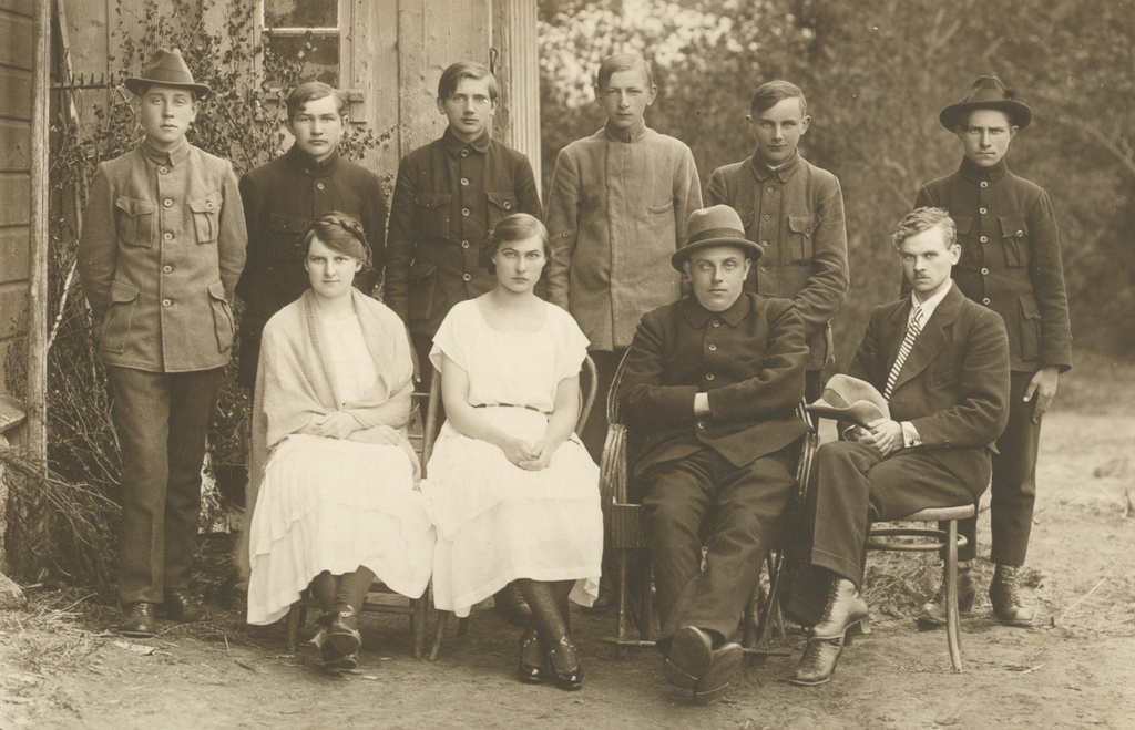 Hendrik Adamson (sides on the 2nd right) with his students and fellow teachers 1. VI 1923.