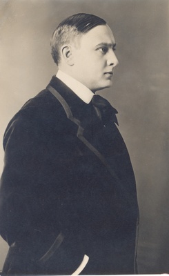 Paul Pinna, actor  similar photo