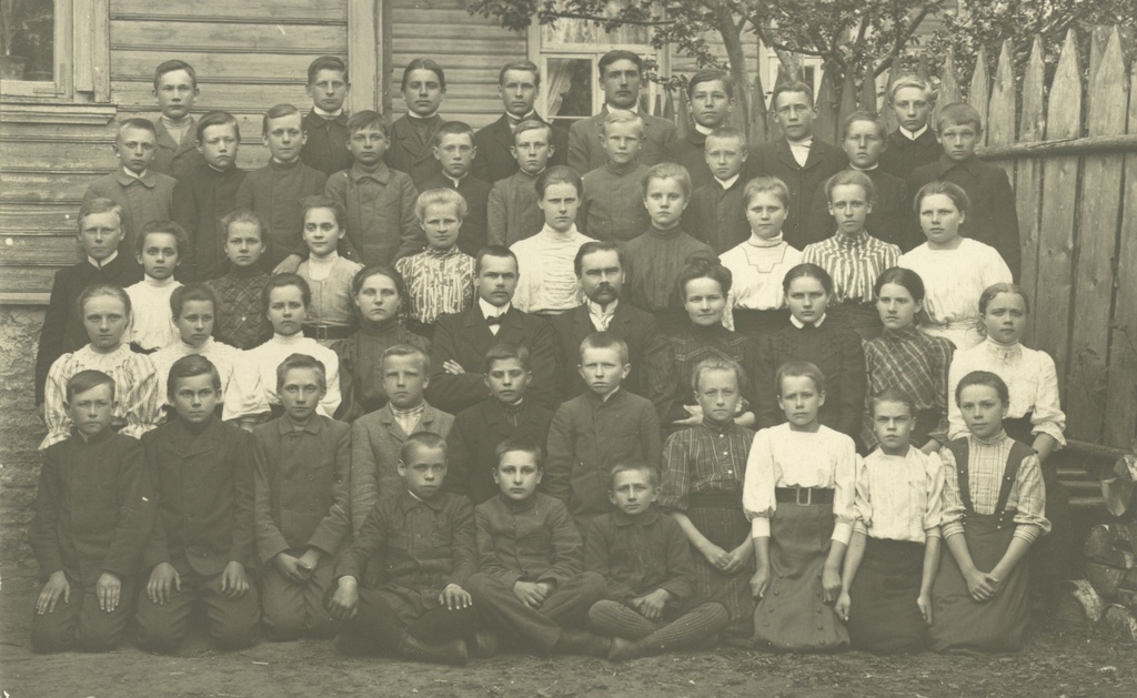 Dog Education Society 2-kl. Primary school teachers and students in 1911.