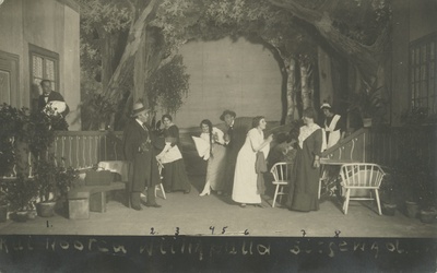 B. Björnson "When young fruits flourish" Endlas. Left: 1. Pig, 2. K. Jungholz, 3. E. Kreek, 4. L. Põlde-Reimann, 5. J. Treimann, 6. A. Karzewa-Tamm, 7. P. Andrekson, 8. M. Gustavson  similar photo